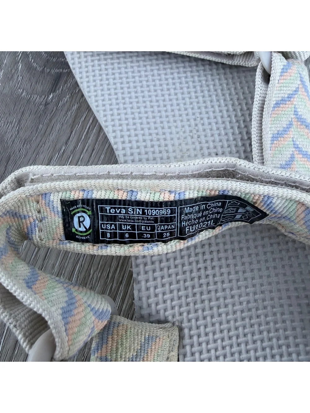 Teva women’s Midform universal geometric size 8
